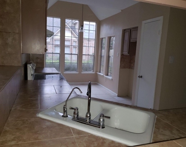 6649 Queensclub Drive - Photo Thumbnail 14