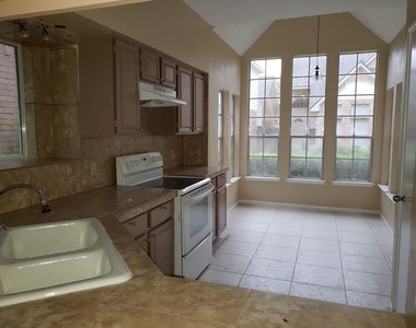 6649 Queensclub Drive - Photo Thumbnail 11