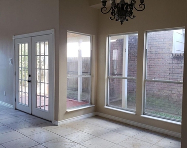 6649 Queensclub Drive - Photo Thumbnail 7