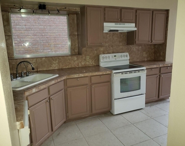 6649 Queensclub Drive - Photo Thumbnail 12