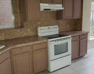 6649 Queensclub Drive - Photo Thumbnail 13