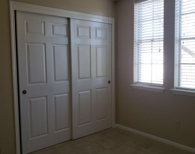 6649 Queensclub Drive - Photo Thumbnail 18