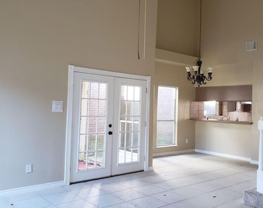 6649 Queensclub Drive - Photo Thumbnail 5