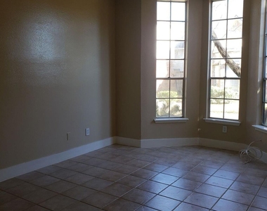 6649 Queensclub Drive - Photo Thumbnail 10