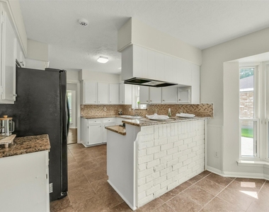 12011 Kirknoll Drive - Photo Thumbnail 16