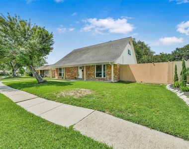 12011 Kirknoll Drive - Photo Thumbnail 6