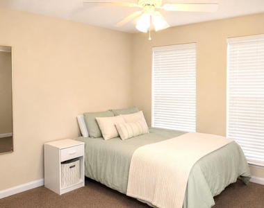 1725 Harvey Mitchell Parkway S - Photo Thumbnail 6