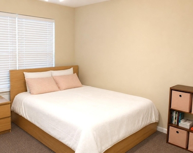 1725 Harvey Mitchell Parkway S - Photo Thumbnail 7