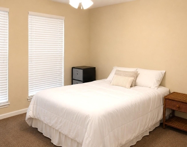 1725 Harvey Mitchell Parkway S - Photo Thumbnail 8