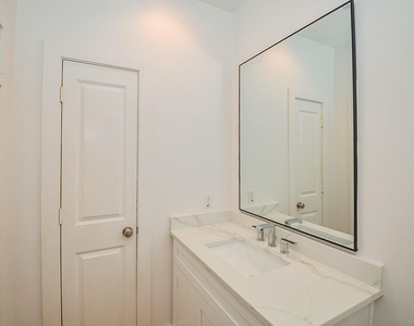 408 Parker Street - Photo Thumbnail 4