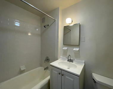East 7th nyc - Photo Thumbnail 2