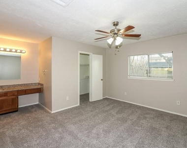 15826 Beechnut Street - Photo Thumbnail 7
