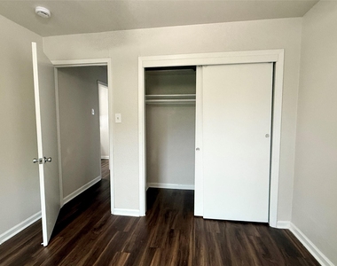 7427 Avenue I - Photo Thumbnail 12