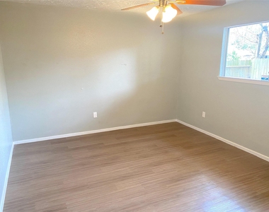 16222 Summer Dew Lane - Photo Thumbnail 11