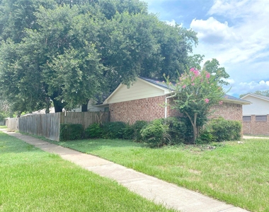 16222 Summer Dew Lane - Photo Thumbnail 2