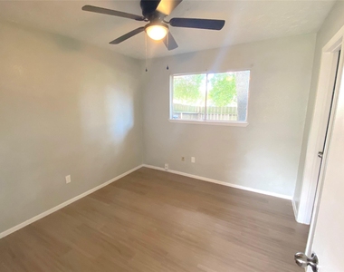 16222 Summer Dew Lane - Photo Thumbnail 20