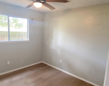 16222 Summer Dew Lane - Photo Thumbnail 10