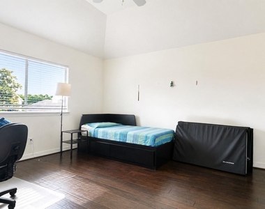 12014 Bolero Point Lane - Photo Thumbnail 17