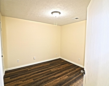 4727 Ivy Meadow Lane - Photo Thumbnail 2