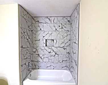 4727 Ivy Meadow Lane - Photo Thumbnail 6