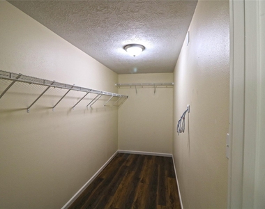 4727 Ivy Meadow Lane - Photo Thumbnail 3