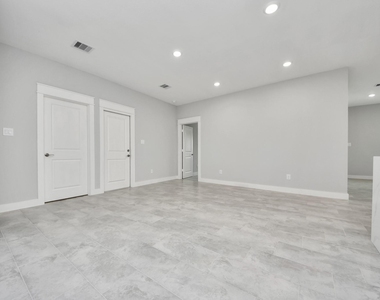 1307 Laskey Street - Photo Thumbnail 22