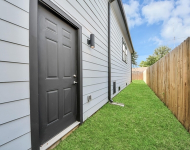 1307 Laskey Street - Photo Thumbnail 41