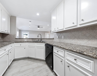 7308 Avenue R - Photo Thumbnail 8