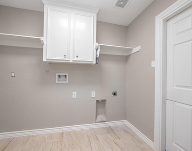 7308 Avenue R - Photo Thumbnail 10