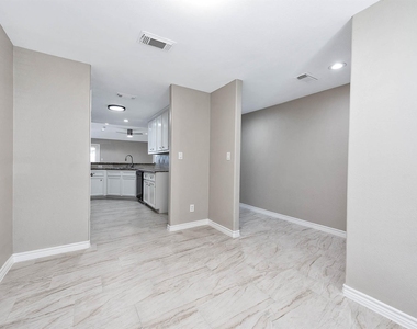 7308 Avenue R - Photo Thumbnail 6