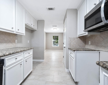 7308 Avenue R - Photo Thumbnail 9