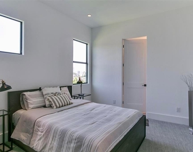 317 E 2nd Street - Photo Thumbnail 3