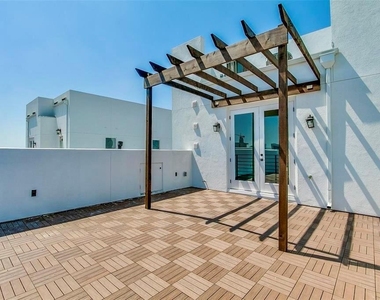 317 E 2nd Street - Photo Thumbnail 5
