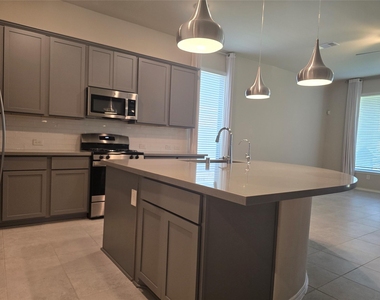 8711 Fox Trail Drive - Photo Thumbnail 7