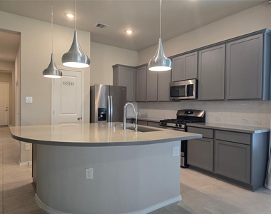 8711 Fox Trail Drive - Photo Thumbnail 6