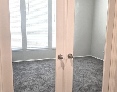 8711 Fox Trail Drive - Photo Thumbnail 11