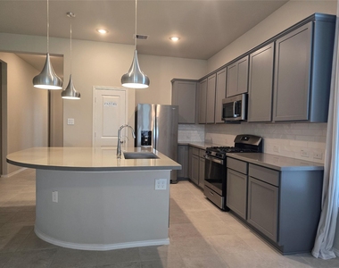 8711 Fox Trail Drive - Photo Thumbnail 5