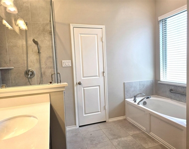 8711 Fox Trail Drive - Photo Thumbnail 16