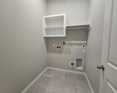 8711 Fox Trail Drive - Photo Thumbnail 24