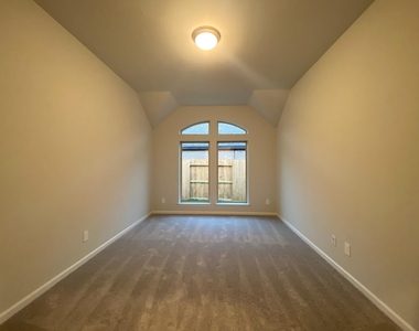 9411 Trestle Creek Court - Photo Thumbnail 6