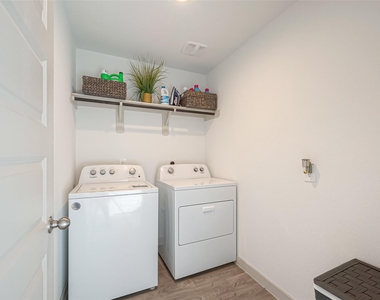 17 Desert Spring Lane - Photo Thumbnail 12