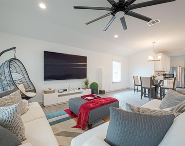 17 Desert Spring Lane - Photo Thumbnail 5