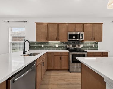 10726 Sky Creek Lane - Photo Thumbnail 15