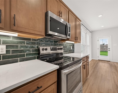 10726 Sky Creek Lane - Photo Thumbnail 17