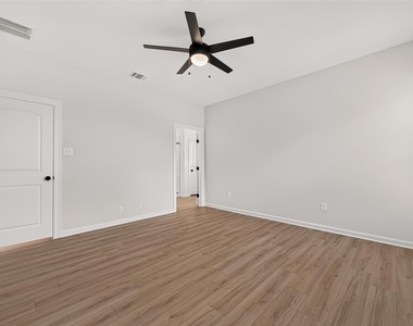 10726 Sky Creek Lane - Photo Thumbnail 31