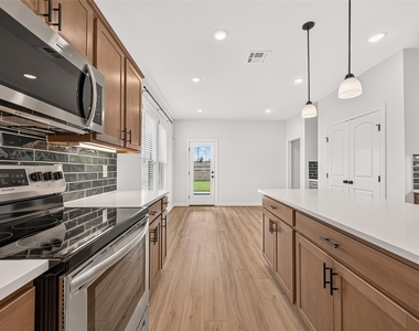 10726 Sky Creek Lane - Photo Thumbnail 18