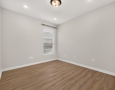 10726 Sky Creek Lane - Photo Thumbnail 26