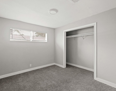 7815 Glass Street - Photo Thumbnail 3