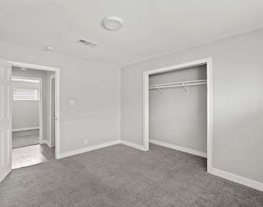 7815 Glass Street - Photo Thumbnail 6