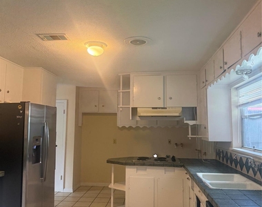 7623 Wilmerdean Street - Photo Thumbnail 15